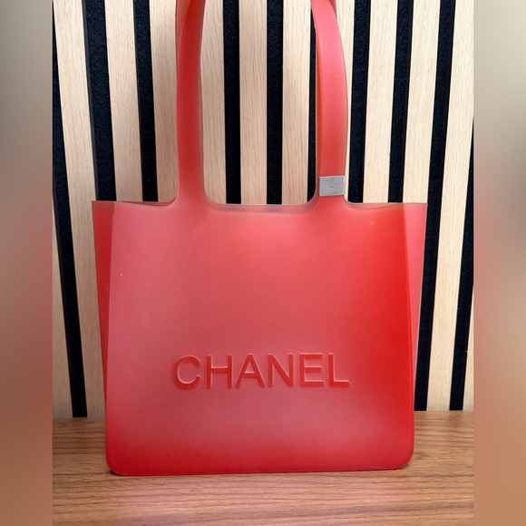 ๐
๐ 1/59 Will Win a Chanel Coco Cocoon bag!$25 Jebwa Credit & Free Shipping! ๐๐
- Picture 3 of 12